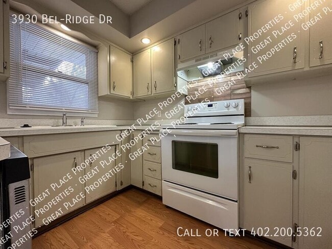 Building Photo - 3930 Bel-Ridge Dr