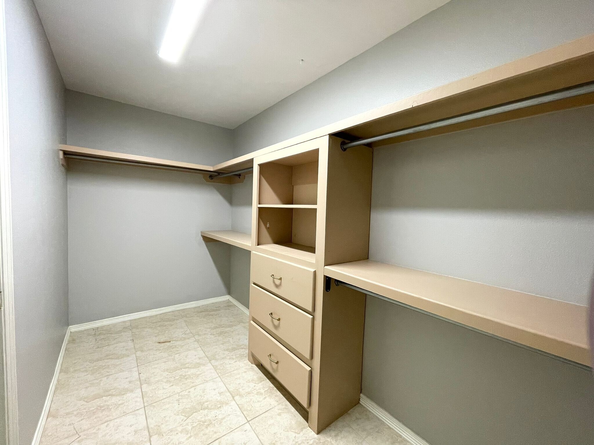 Building Photo - 4901 La Vista St