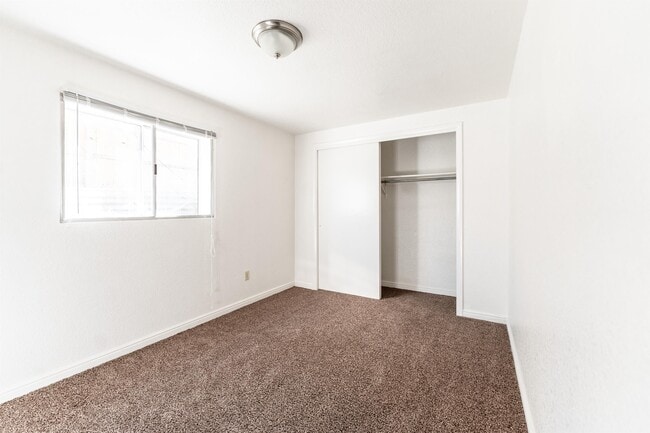 Building Photo - 180 E 100 N