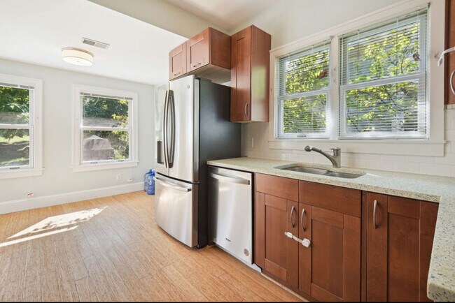 Building Photo - 311 Boyd Ave