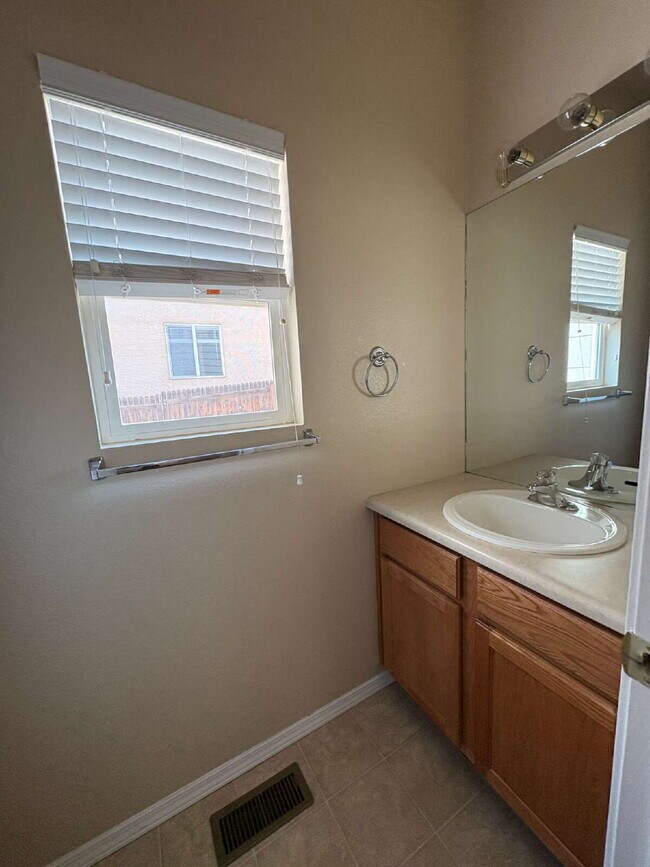Building Photo - 3 bedroom - Lazy River