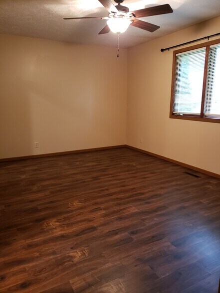 Building Photo - 5501 S 32nd Cir