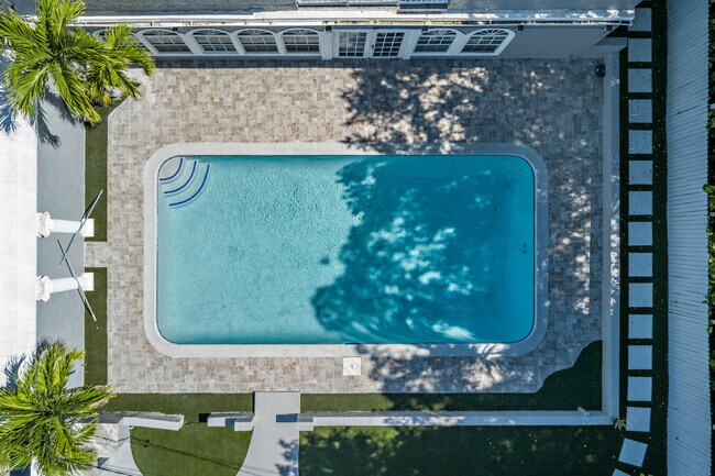 Building Photo - 3517 N Flagler Dr