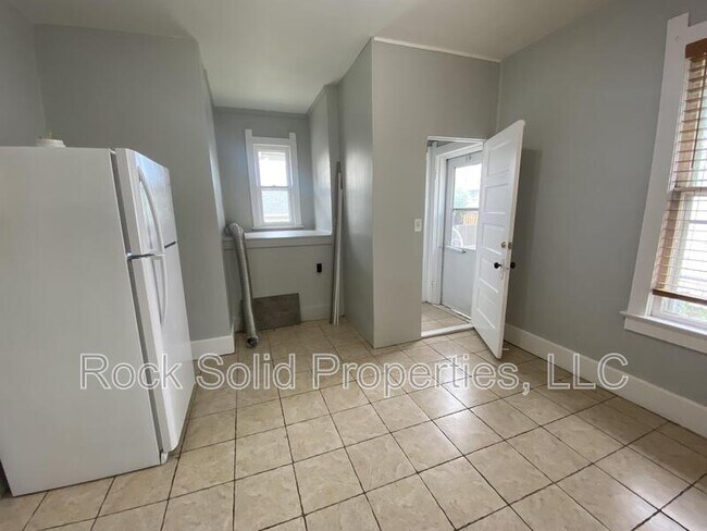 Building Photo - 2414 Reed Ave