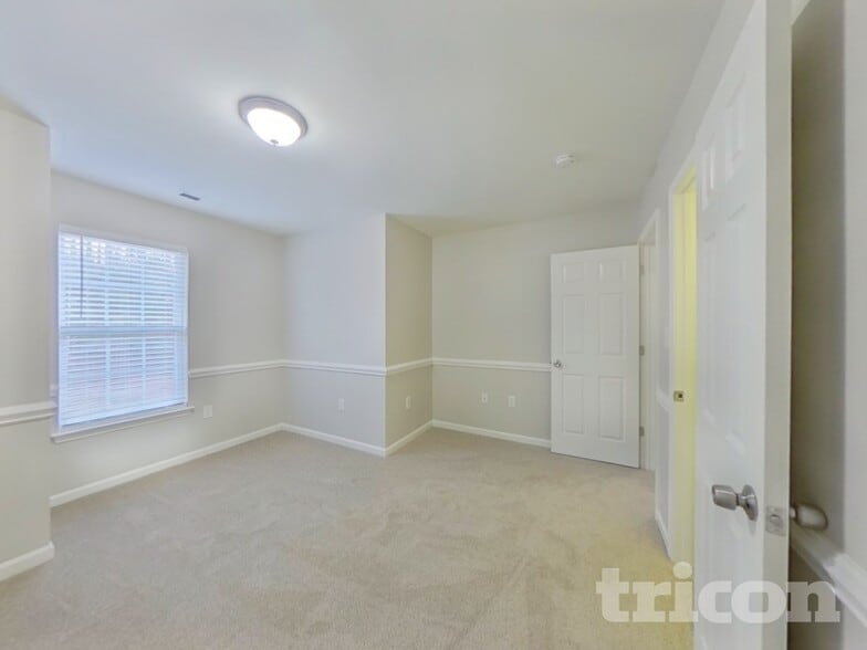 Building Photo - 6250 Dumont Ln