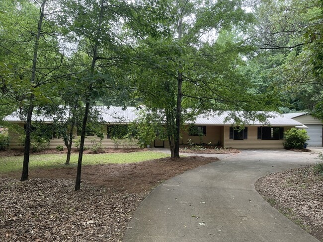 Building Photo - 170 Longview Dr