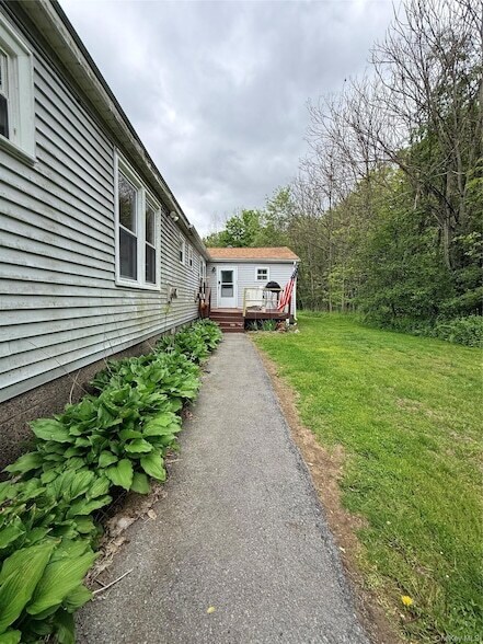 Building Photo - 26 Quartz Ln
