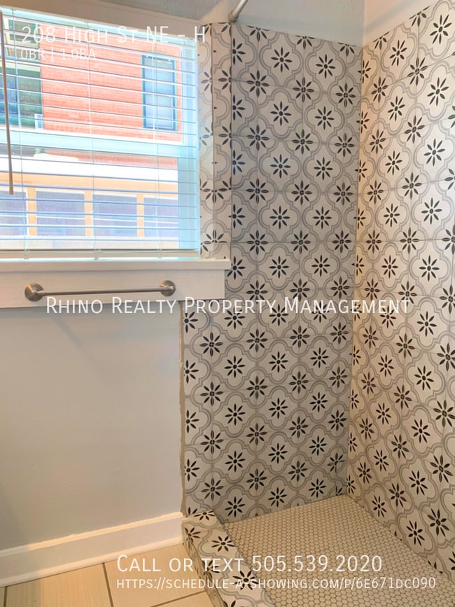 Building Photo - 208 High St NE