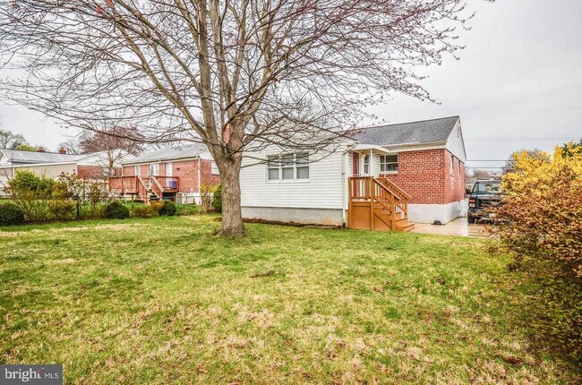 Building Photo - 4426 Hallet St