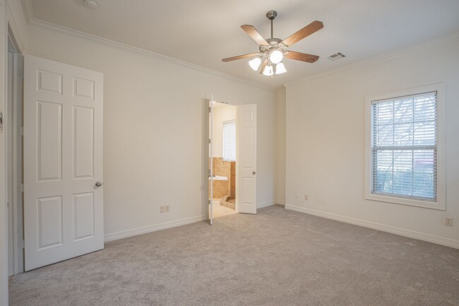 Building Photo - Luxury Three Bedroom Duplex in Arlington H...