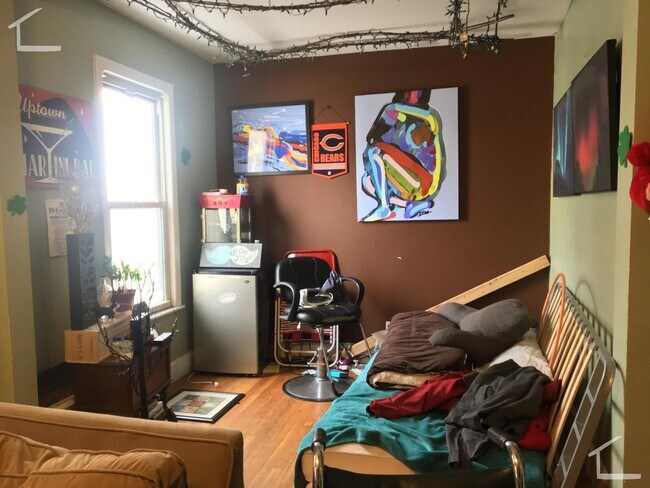 Building Photo - No Brokers Fee, Large Unit Walking Distance to BU. Large Deck, Laundry, Eat-in Kitchen, Lots of S...