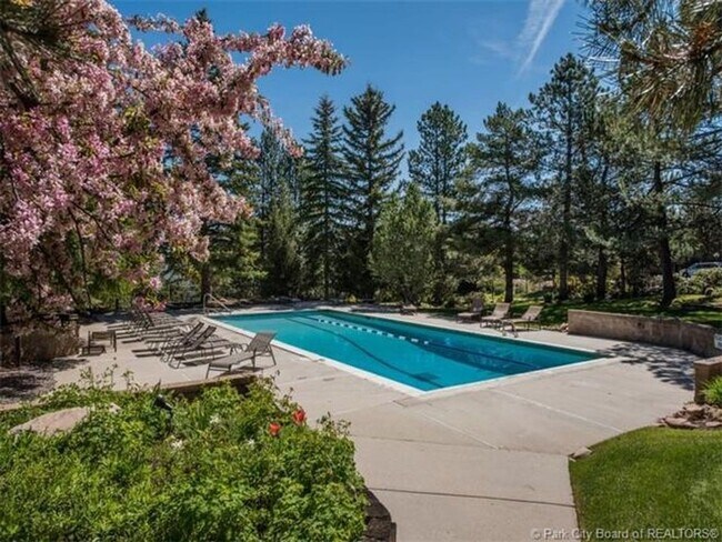 Building Photo - Redpine Chalet