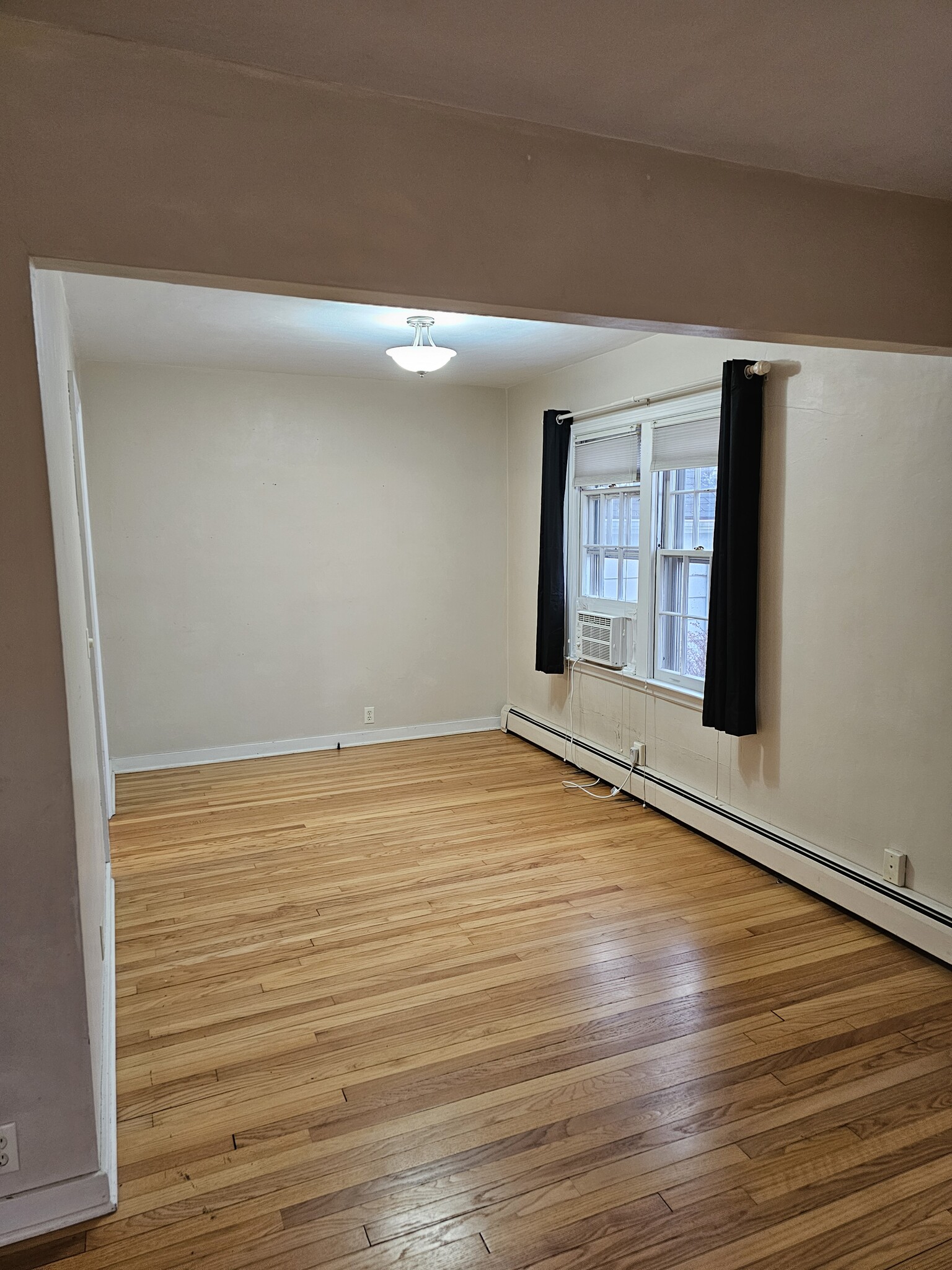 Dining area - 101 McPherson St