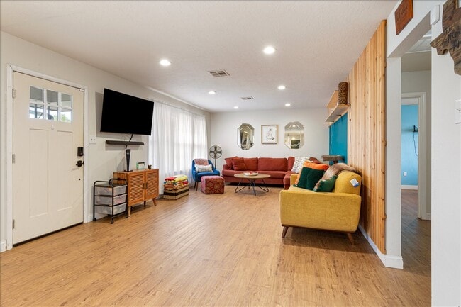 Building Photo - 3308 NW Atlanta Ave