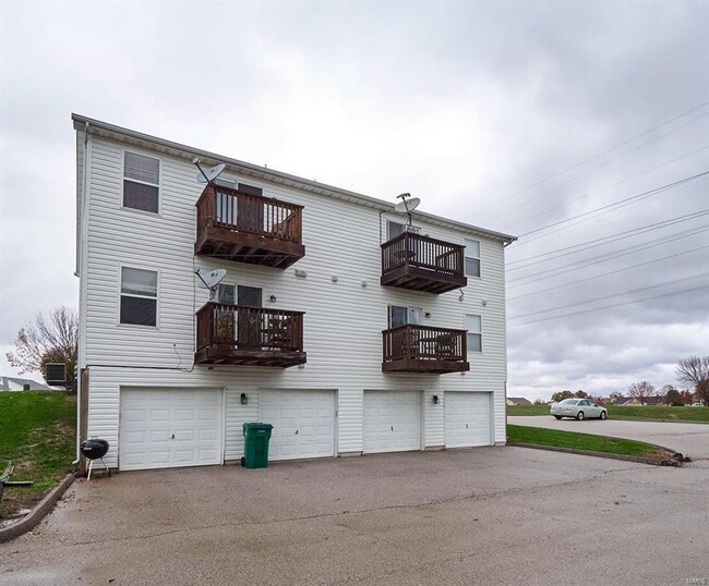 Building Photo - 20 Homefield Gardens Dr