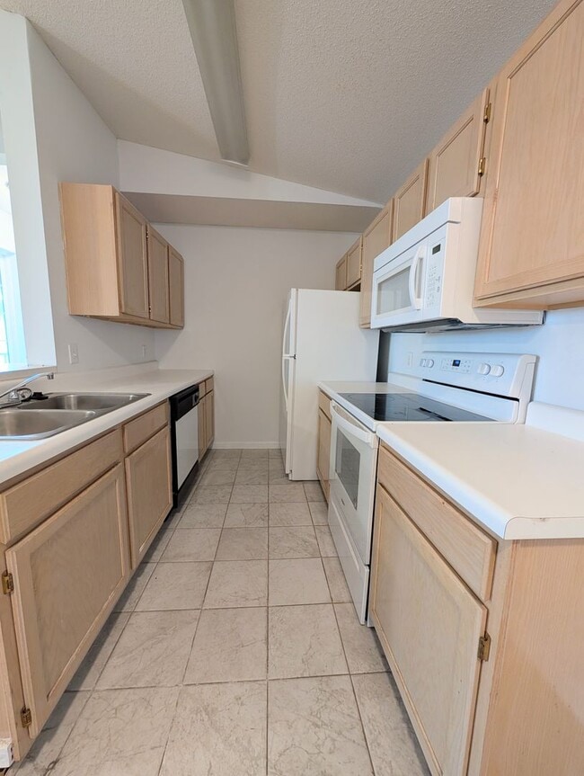 Building Photo - 3BR / 2BA Condo for Rent – Southbridge (Water View)