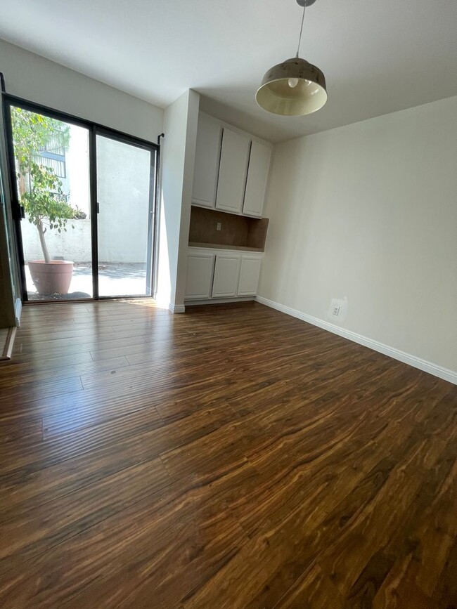 Building Photo - Charming 2bed/2bath Condo with HUGE Privat...