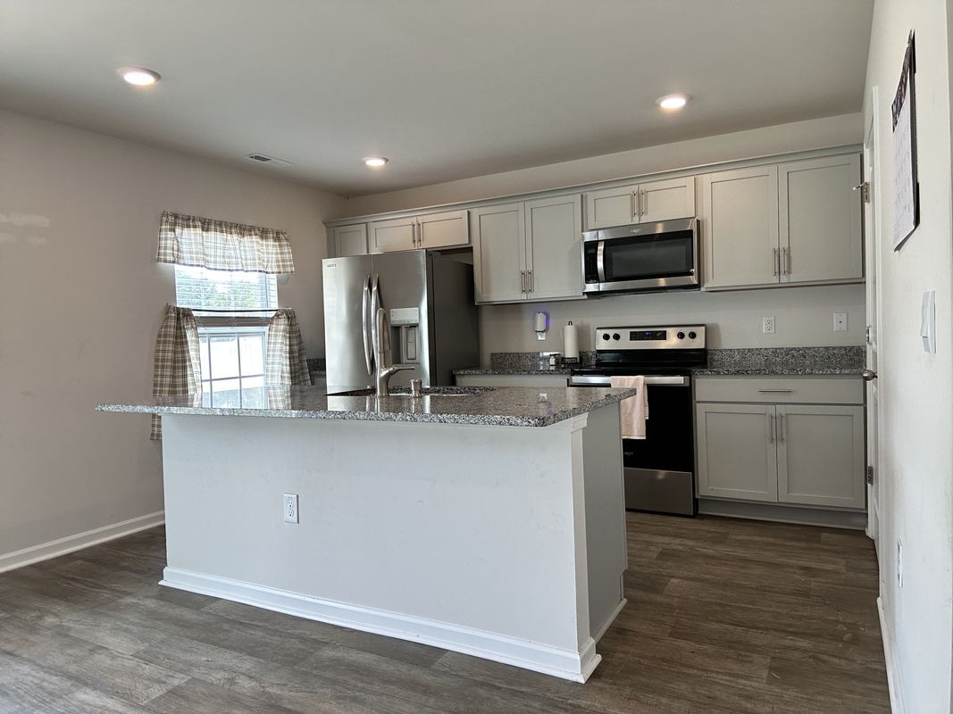 Building Photo - 5459 Carolines Way
