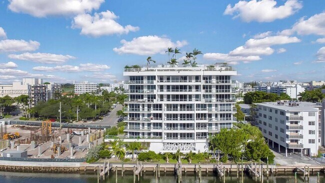 Building Photo - 9261 E Bay Harbor Dr