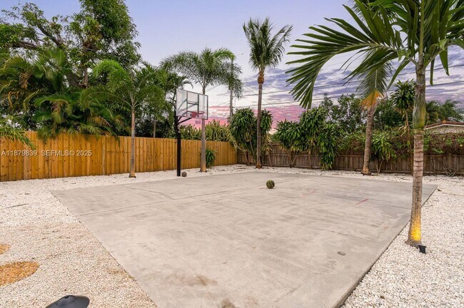 Building Photo - 5250 NE 15th Ave