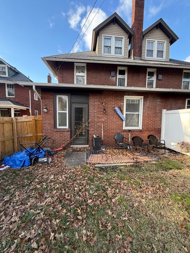 Building Photo - 260-262 Freeport Road