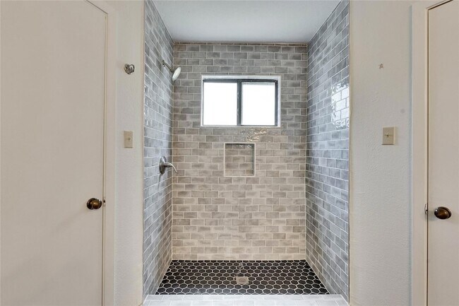 Building Photo - 7501 Gaines Mill Ln