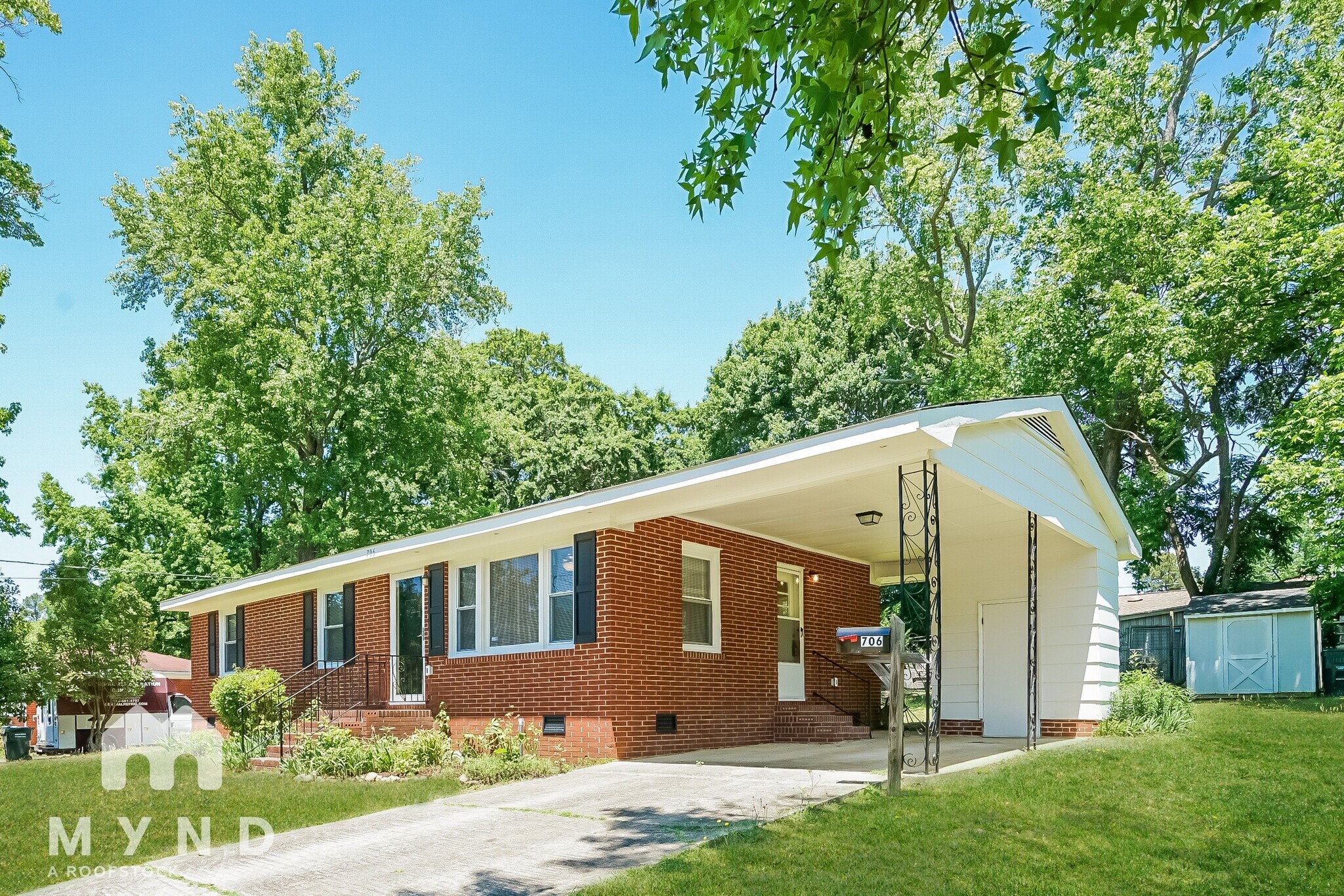 Building Photo - 706 Pond St