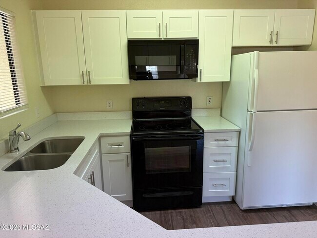 Building Photo - 5751 N Kolb Rd