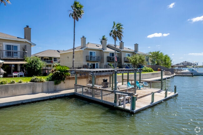 Building Photo - Lake Shore Villas