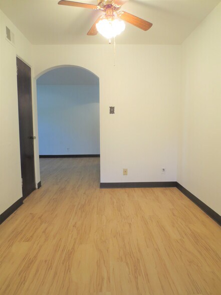 Building Photo - 5710 Phillips Ave