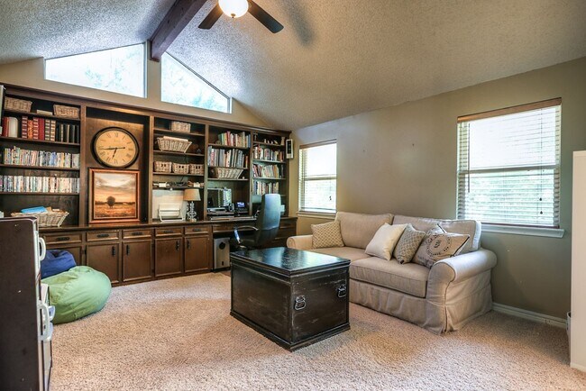 Building Photo - 24 Edgewood Forest Ct