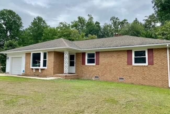 Primary Photo - Cozy Ranch Home w/ Enclosed Sunroom, Fully...