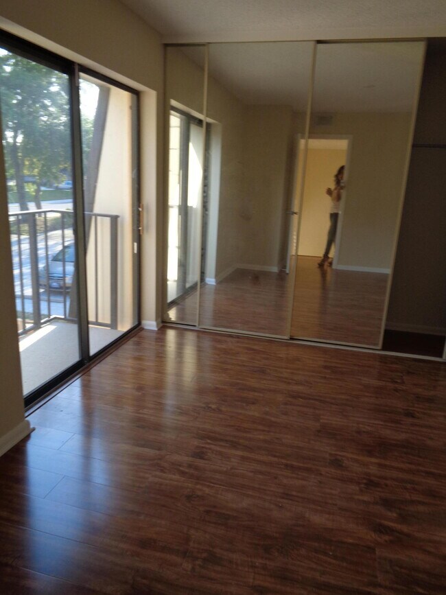 Building Photo - 505 5th Way