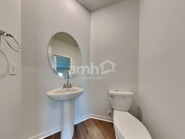 Building Photo - 517 Bush Dr