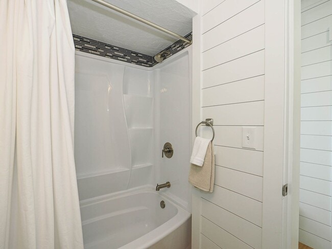 Building Photo - NEWLY REMODELED HISTORIC HOME IN DOWNTOWN ...