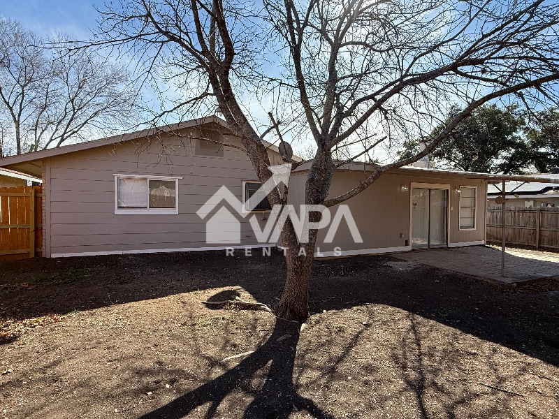 Building Photo - 13535 Coleridge St