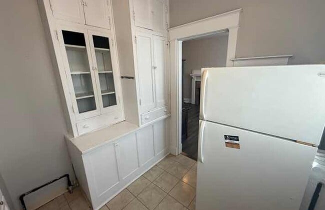 Building Photo - 3027 Clifton Ave