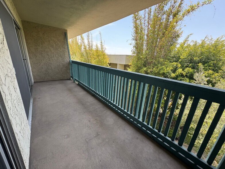 Building Photo - 424 N Bellflower Blvd