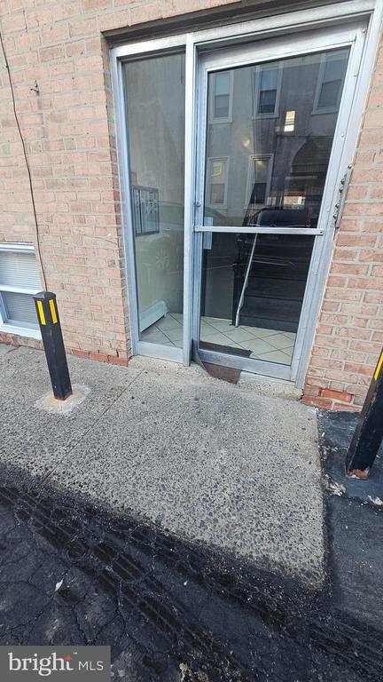 Building Photo - 6007 Bingham St