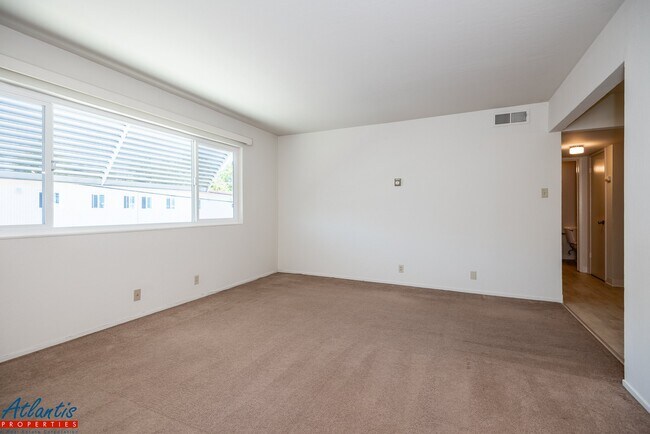 Building Photo - 642 Blythe Ct