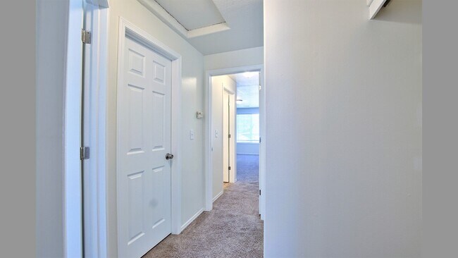 Building Photo - Vista Residence