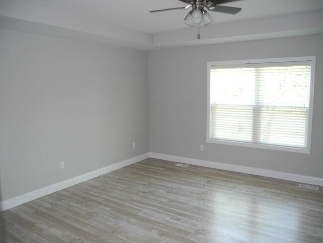 Building Photo - Extraordinary Townhome in Carbondale's South West