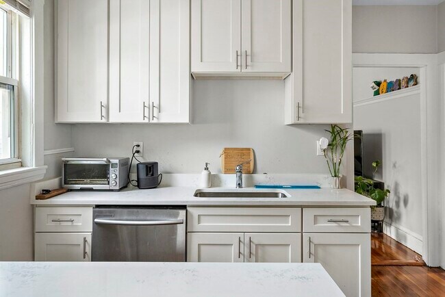 Building Photo - 39 Edison Green