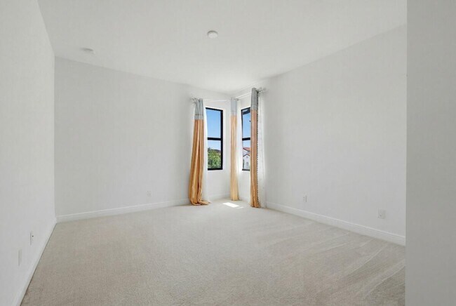 Building Photo - 11760 Bayview Cir
