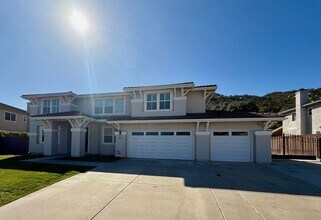 Building Photo - Very Nice 4 bedroom, 3 full bath home in much desired Lakeside neighborhood.