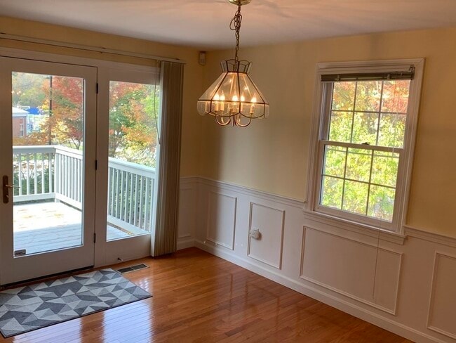 Building Photo - 322 Lowell St