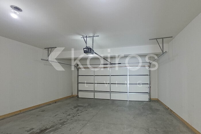 Building Photo - 6925 Holly Ct