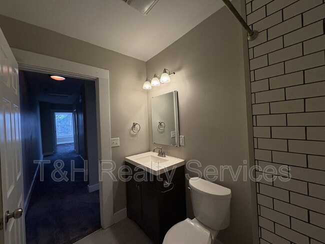 Building Photo - 635 Jefferson Ave