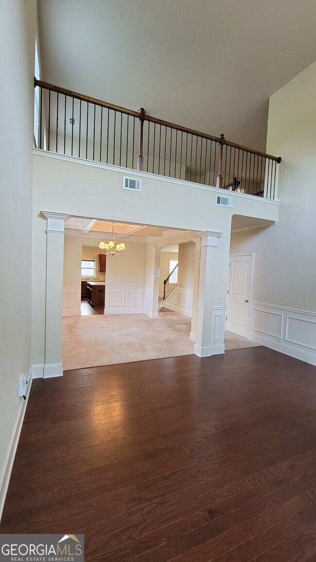 Building Photo - 5760 Aspen Dr