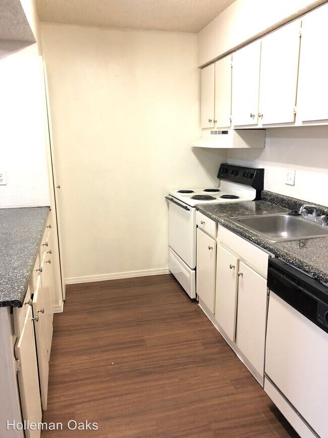 Building Photo - 1501 Holleman Dr